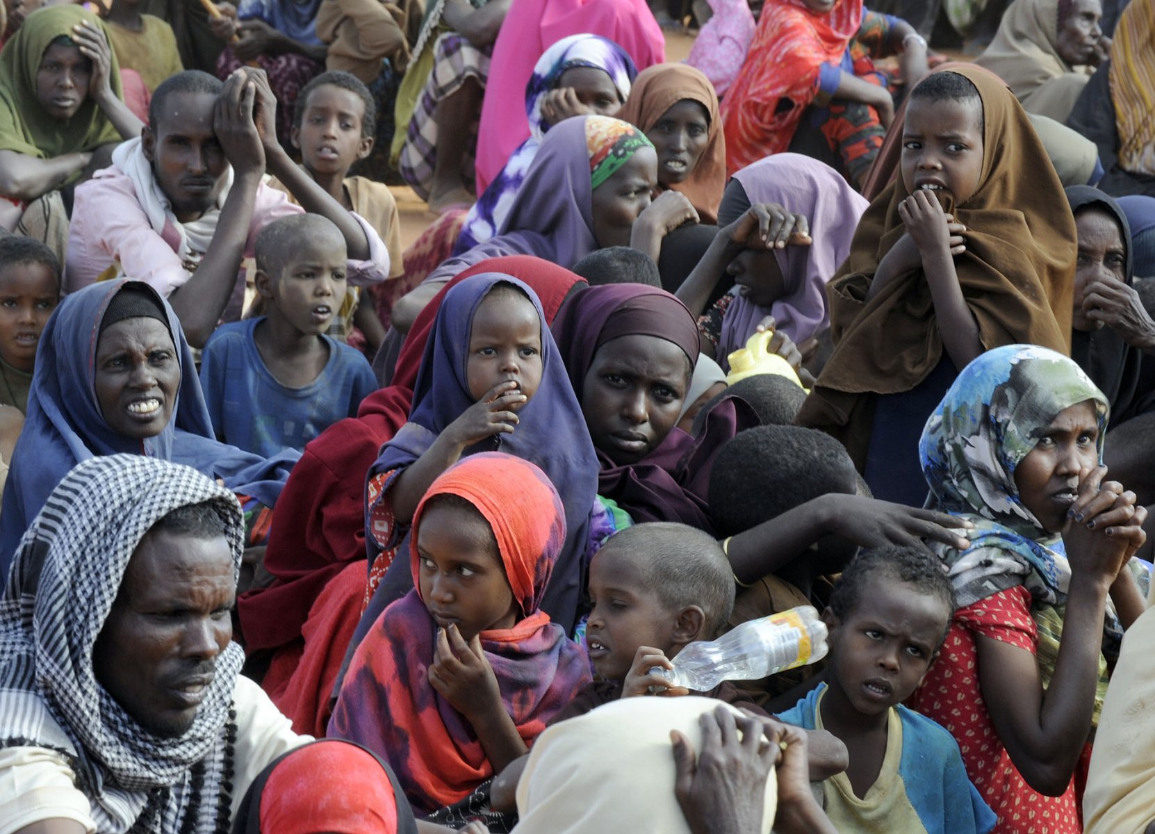 After weeks on the move Somali refugees have finally arrived at a refugee camp in Dadaab, northeastern Kenya, Friday, August 5, 2011 and are now waiting to be granted access to a first medical examination and registration. Somalia and parts of Kenya have been struck by one of the worst droughts and famines in six decades, more than 350.000 refugees have found shelter in the world's biggest refugee camp. Foto: Boris Roessler dpa  +++(c) dpa - Bildfunk+++