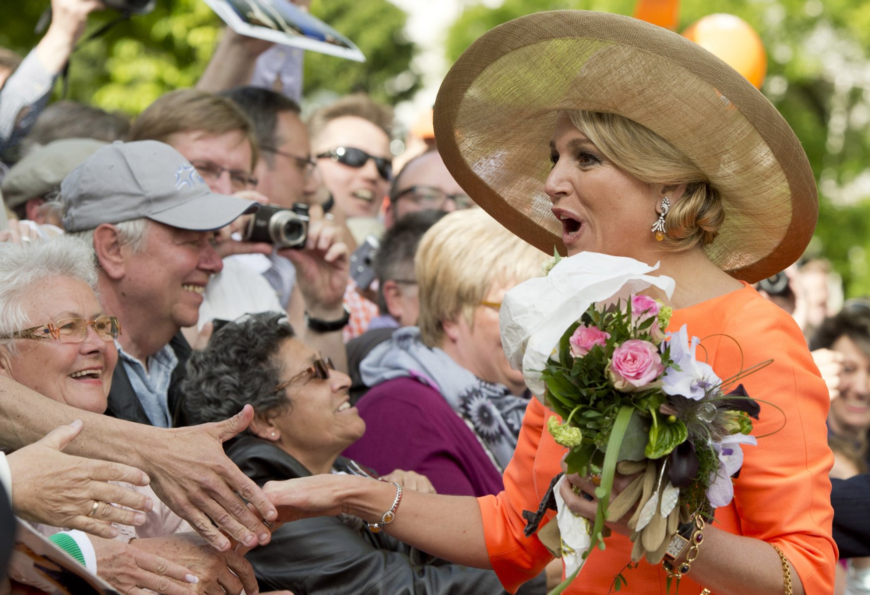 Die niederländische Königin Maxima trifft  am 03.06.2013 in Wiesbaden (Hessen) ein. Das Königspaar hält sich zu einem zweitägigen Antrittsbesuch in Deutschland auf. Foto: Boris Roessler/dpa 