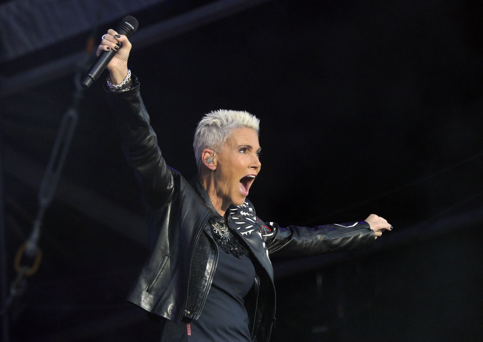 Marie Fredriksson von Roxette singt auf dem "Hessentag" in Oberursel bei Frankfurt. Foto: Boris Roessler/dpa